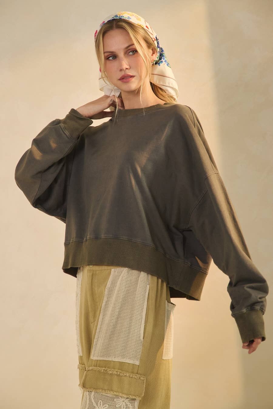 Oddi – wholesale Sweatshirt – Women's – Plus Cropped Acid Washed Solid Sweatshirt2