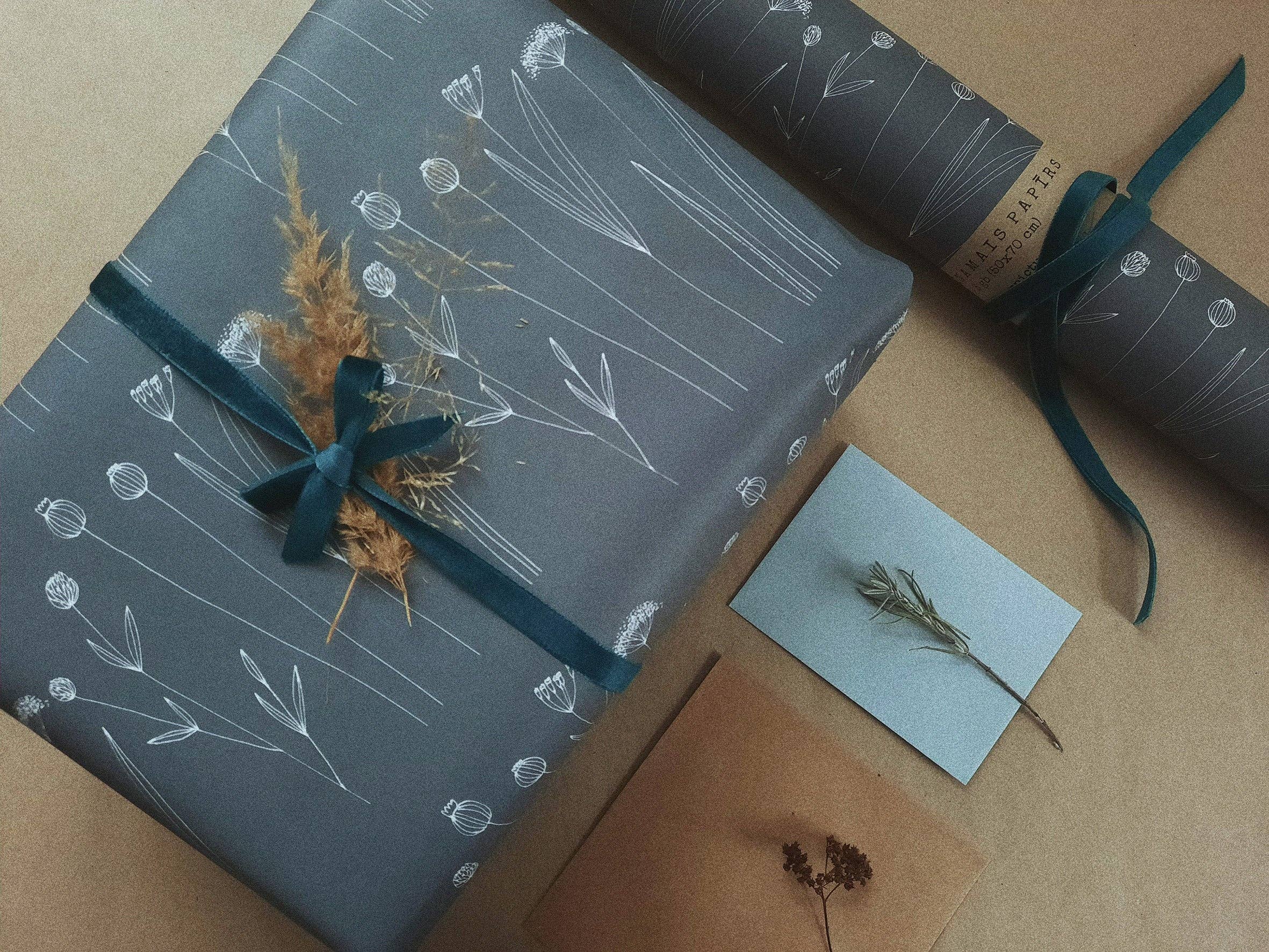 MyDesignPictures - Vente Feuille de papier cadeau - Lot de 3 feuilles de papier cadeau blanc à motif floral1