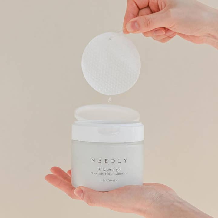 Glowiss - Wholesale Facial Exfoliant/Scrub - NEEDLY dagelijkse tonerpad met BHA & PHA, 60 exfoliërende gezichtsdoekjes