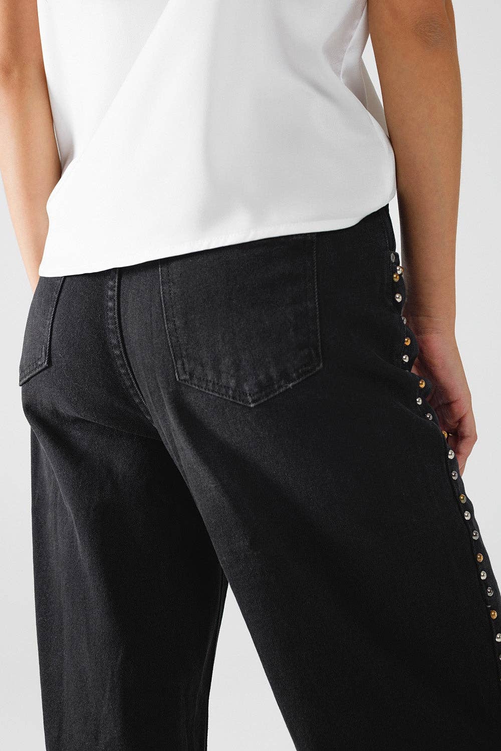Zwart Rechte jeans met studs aan de zijkanten in zwart voor groothandel op Faire5