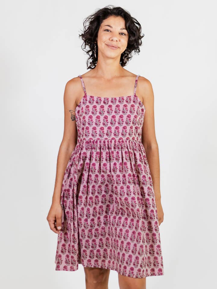 Minivestido Sofia con estampado floral en color magenta para venta al por mayor de Mata Traders