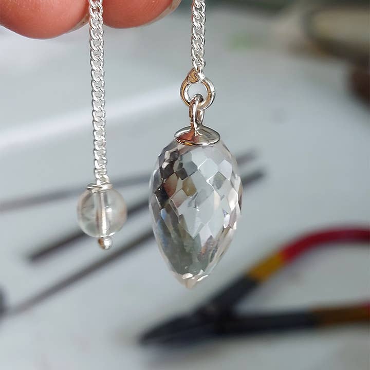 Crystal Earth Sterling - Venta al por mayor Artículo de meditación - Péndulo - Cuarzo tallado
