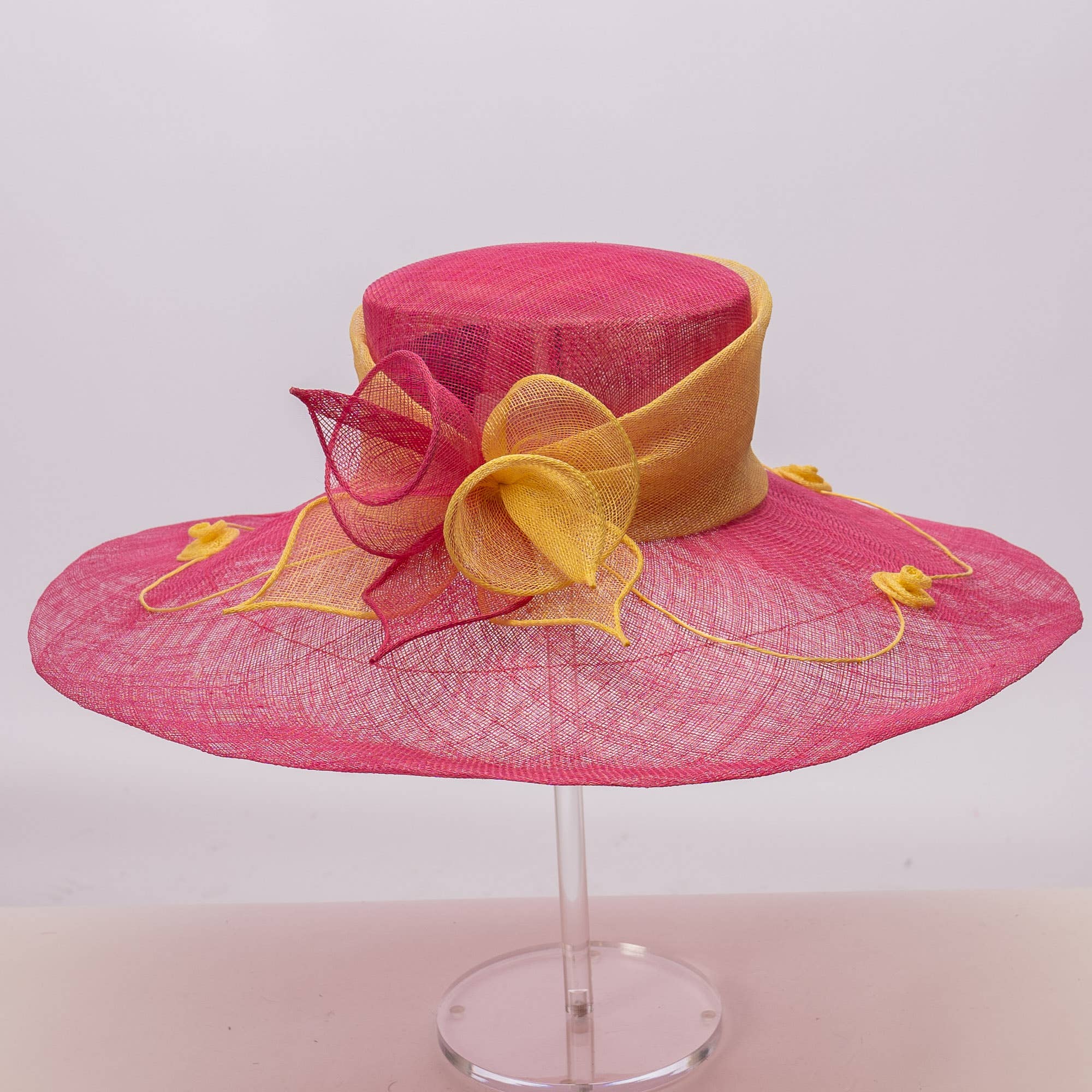 KaKyCo – Großhandel Fascinator – Damen – Zweifarbige Callalily Verzierte Breite Weiche Sinamay Hüte | 11713818