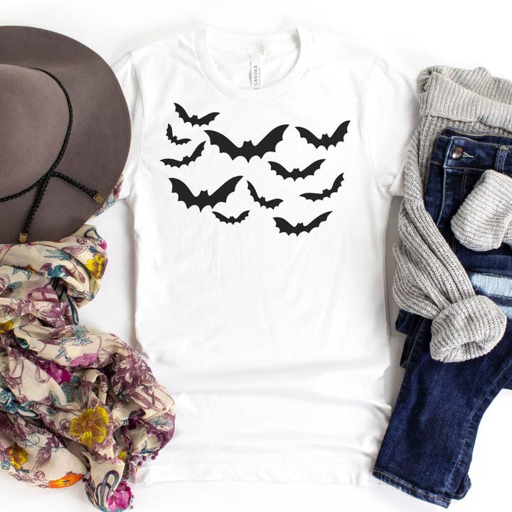 Camiseta Bats Graphic Blanca para venta al por mayor de Indigo Bramble Boutique