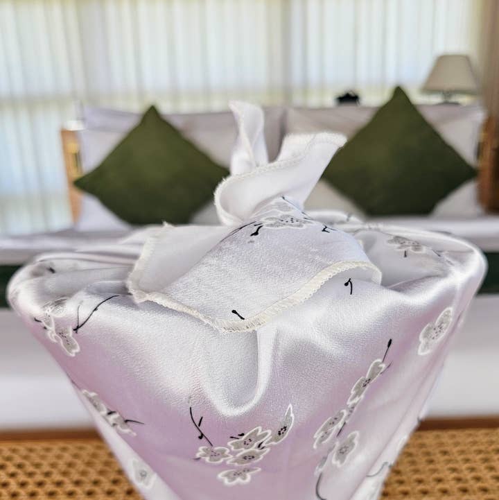 Eazywraps – wholesale Flat wrap – Japanese Blossom/Elegant & Sustainable fabric Gift Wrapping1