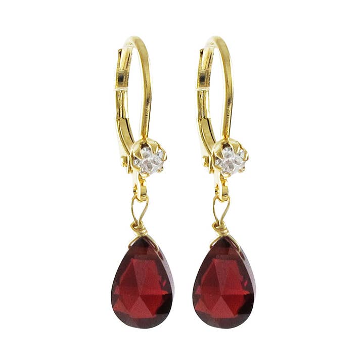 Boucles d'oreilles à levier en laiton doré Garnet Teardrop CZ pour la vente par Dlux Jewels