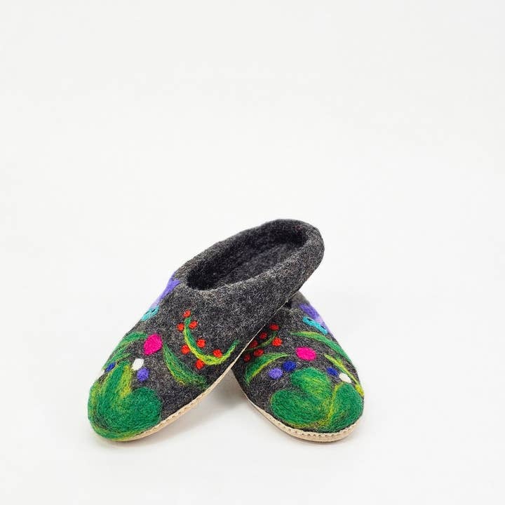 Feltiful - Wholesale Slippers – Women's - Handmade felt indoor slipper with different colors12