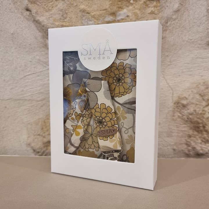 Liberty gift pack - baby bib and pacifier clip for wholesale by SMÅ