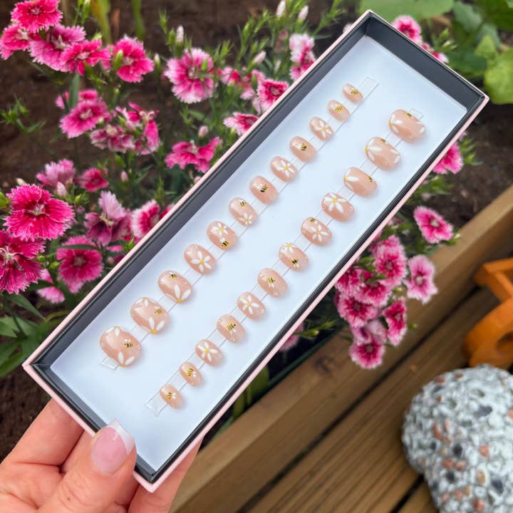 Tendance ! Bourdon Court Rond pour la vente par Doobys Nails