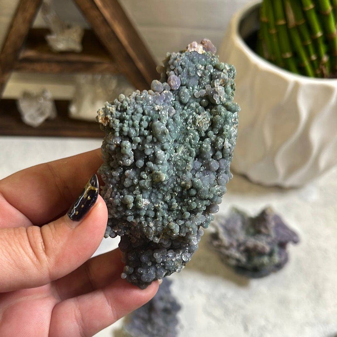 Rock Paradise - Wholesale Spiritual Stone/Crystal - Crystal Grape Agate Speciment