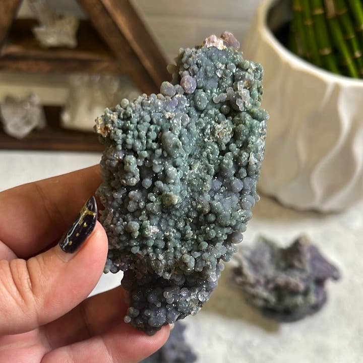 Rock Paradise - Wholesale Spiritual Stone/Crystal - Crystal Grape Agate Speciment0