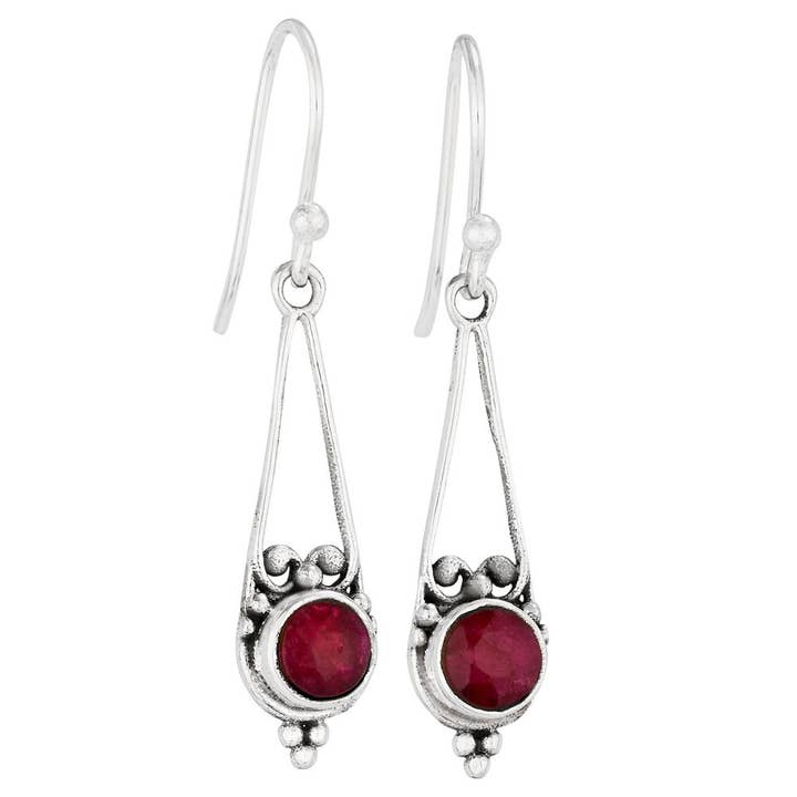 boucles d'oreilles Regal Ruby en argent sterling pour la vente par Tiger Mountain Jewelry