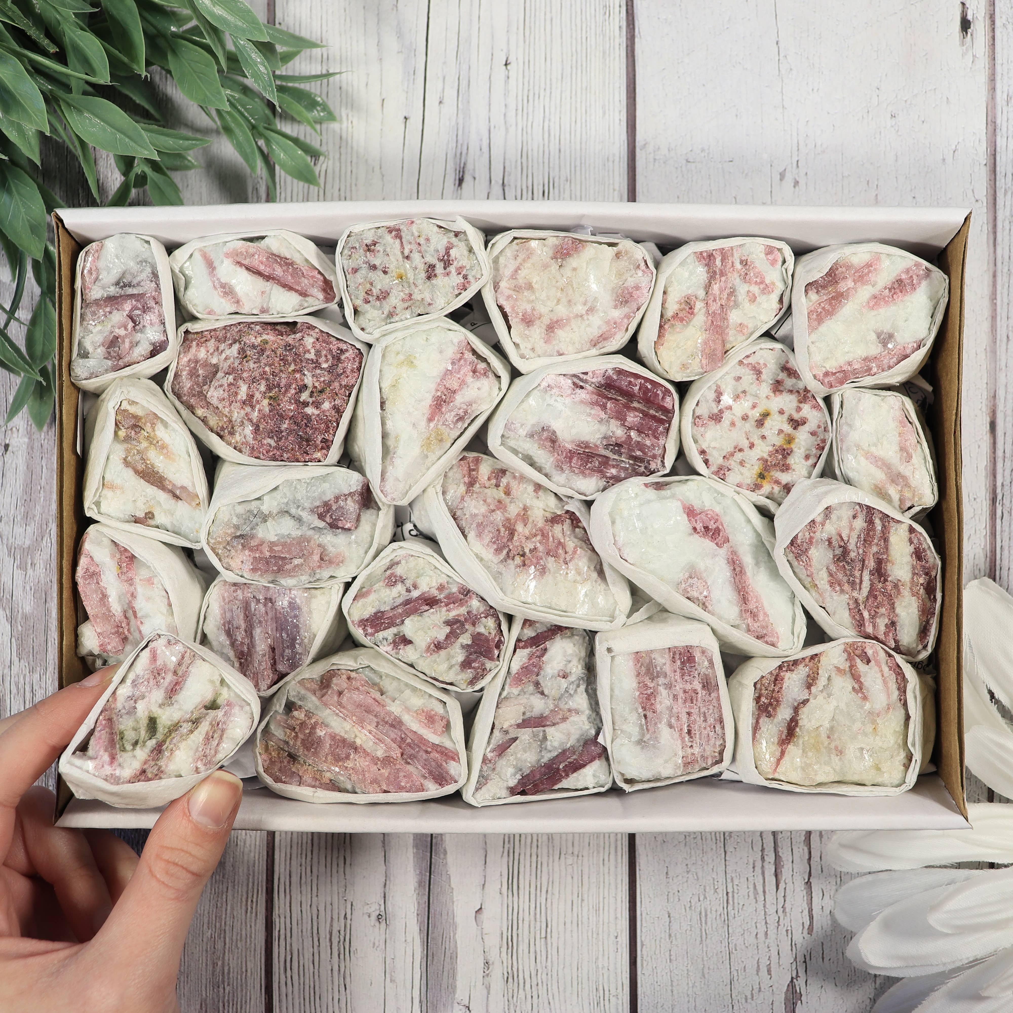 Natures Artifacts Inc - Vente Pierre et cristal de spiritualité - Plat en tourmaline rose - Cristal de tourmaline rose9