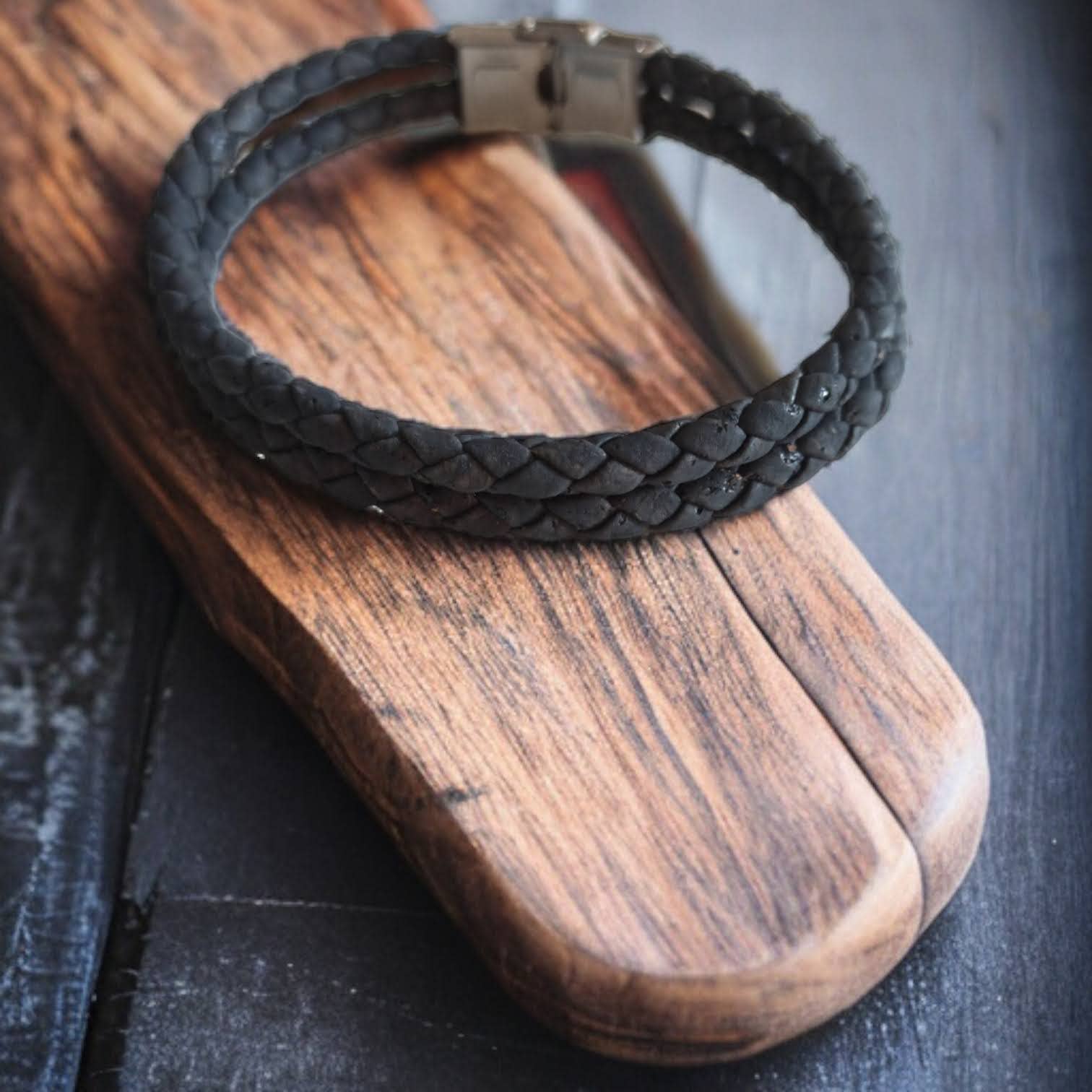 Karmyliege – Pulseira entrelaçada/entrançada por atacado – Pulseira masculina ‘Leo’ de cortiça trançada6