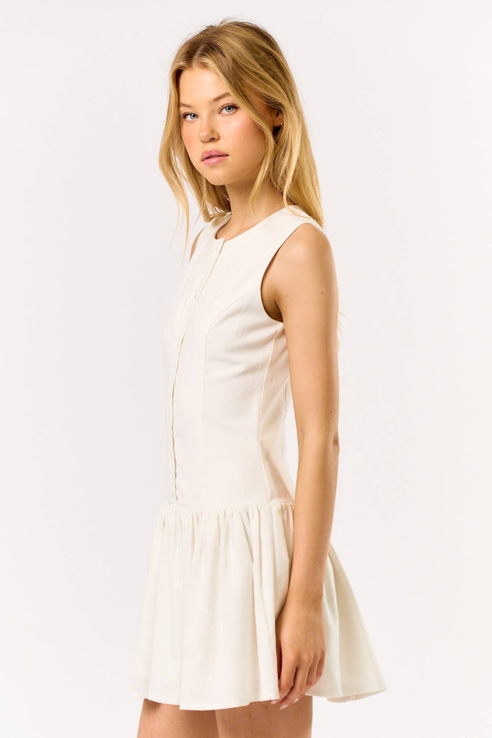 BLANC CASSÉ Robe mini sans manches à boutons IBD32338 en vente sur Faire3