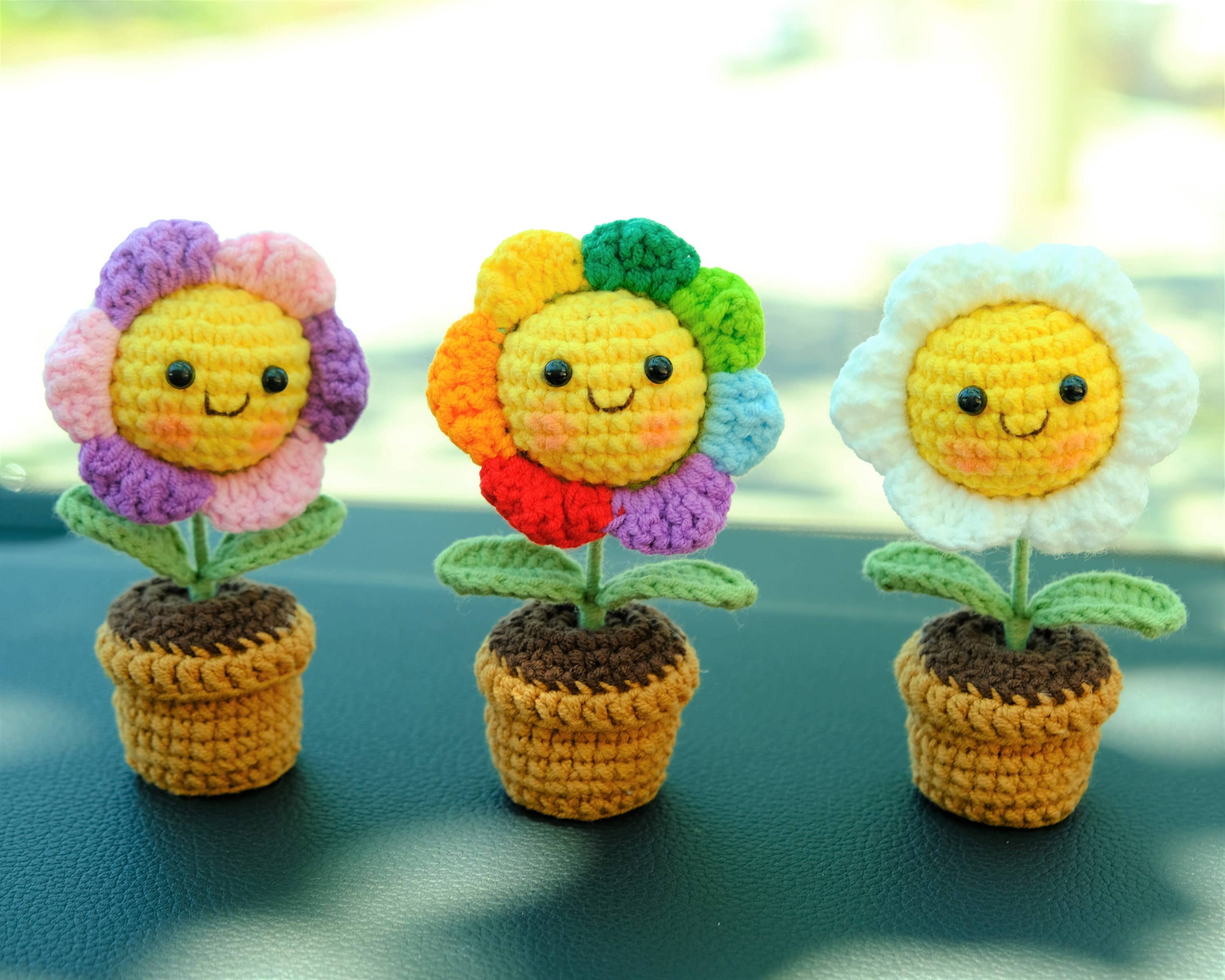 Anh2 LTD – wholesale Car Decorative Charm - Unisex – Crochet Mini Smiley Sunflower Doll Potted Plant Car Ornament2