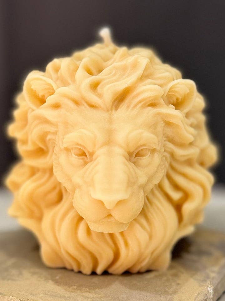 Bougie Lion en cire de soja – Bougie décorative sculpturale coulée à la main, multi-parfums et couleurs pour la vente par Home Pro Idea