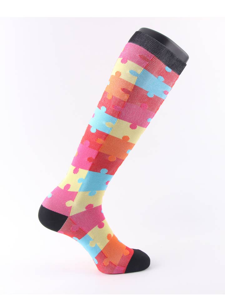 Calcetines compresión Bright Puzzle Piece para venta al por mayor de Kit Carson Accessories