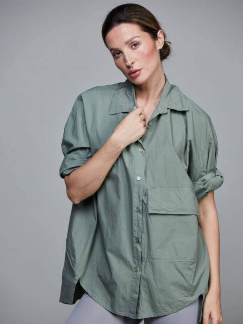Chemise courte en coton avec poche - Couleur armée pour la vente par SixtyDays