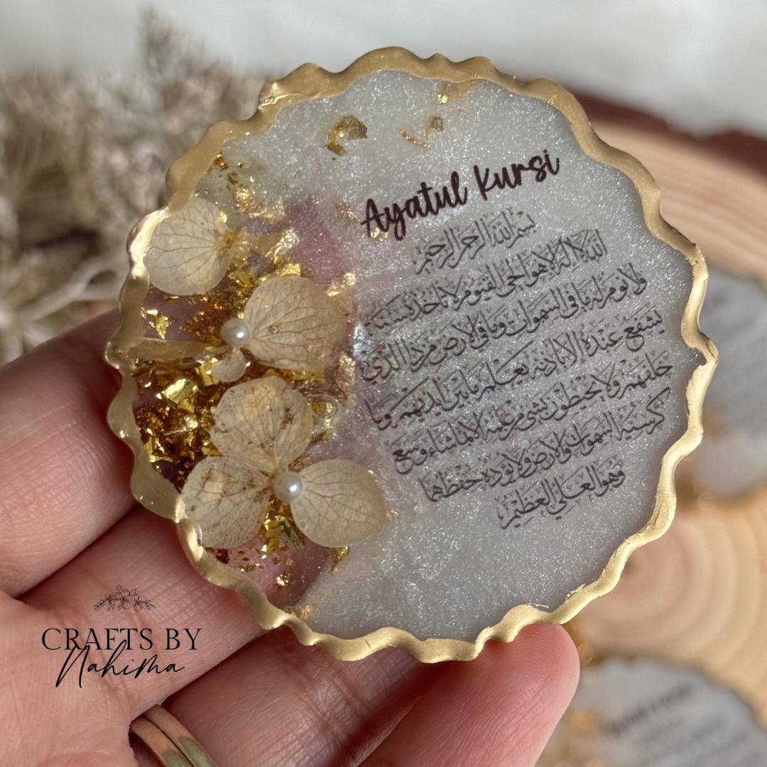 CraftsbyNahima – wholesale Keychain – Women's – Ayatul Kursi Resin Keychain: Dried Hydrangea & Pearl Detail1