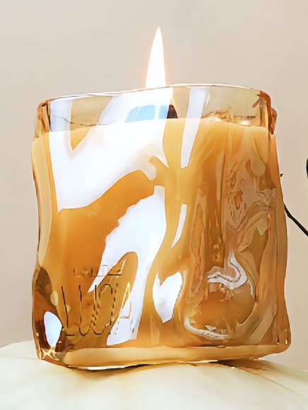 Leveche candle - French Pear and White Musk for wholesale by Galleria Lucia