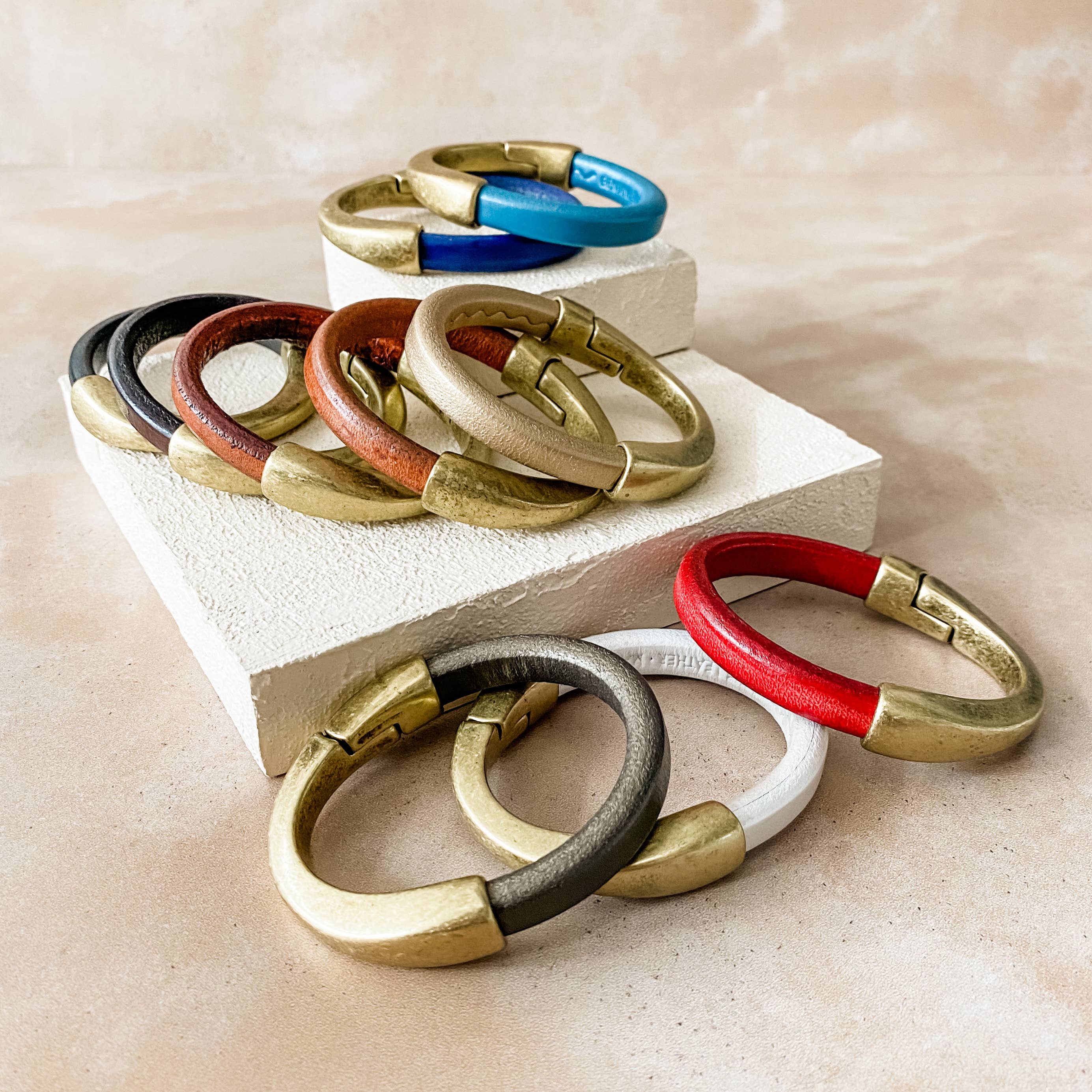 Diana Kauffman Designs - Vendita all'ingrosso Bracciale a polsino - Bracciale staccabile in pelle/Ottone anticato7