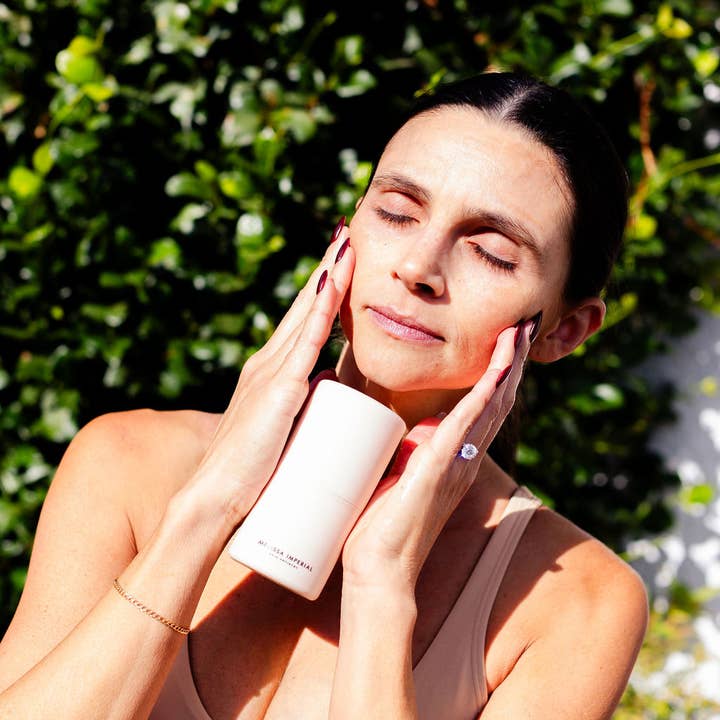 Ivory Cryo Facial Ice Pop – Spa-Approved Cryo Tool for wholesale on Faire19