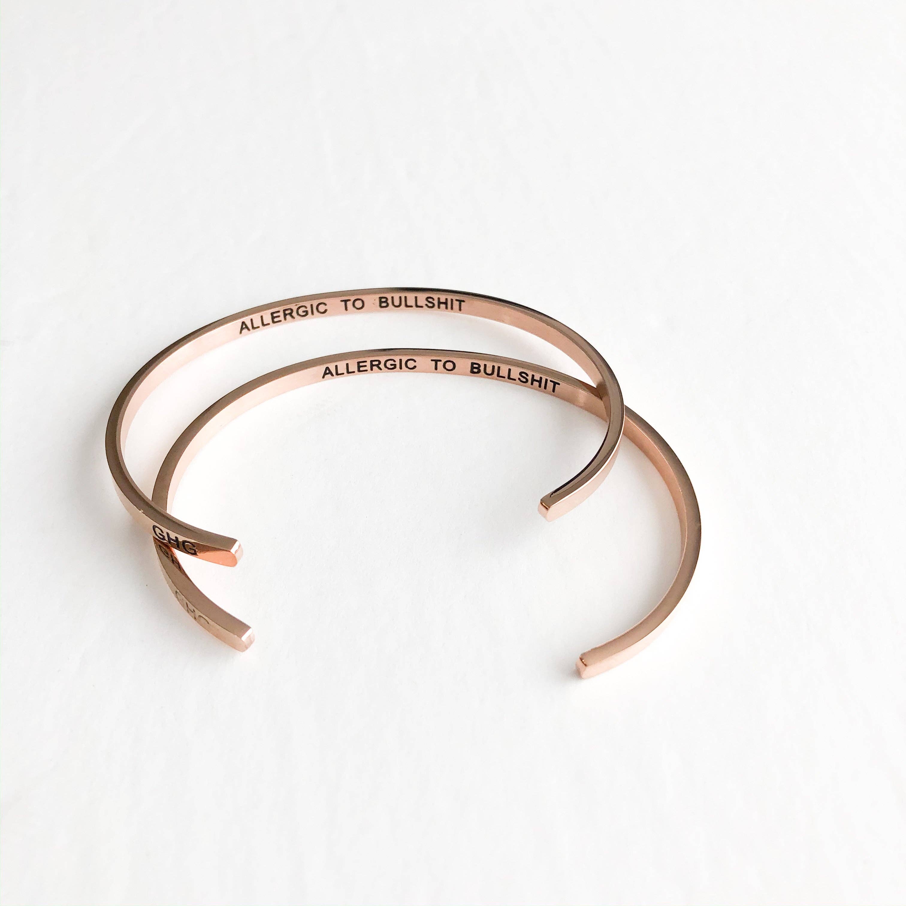 Glass House Goods - Vendita all'ingrosso Bracciale a polsino - ALLERGICO ALLE STRONZATE2