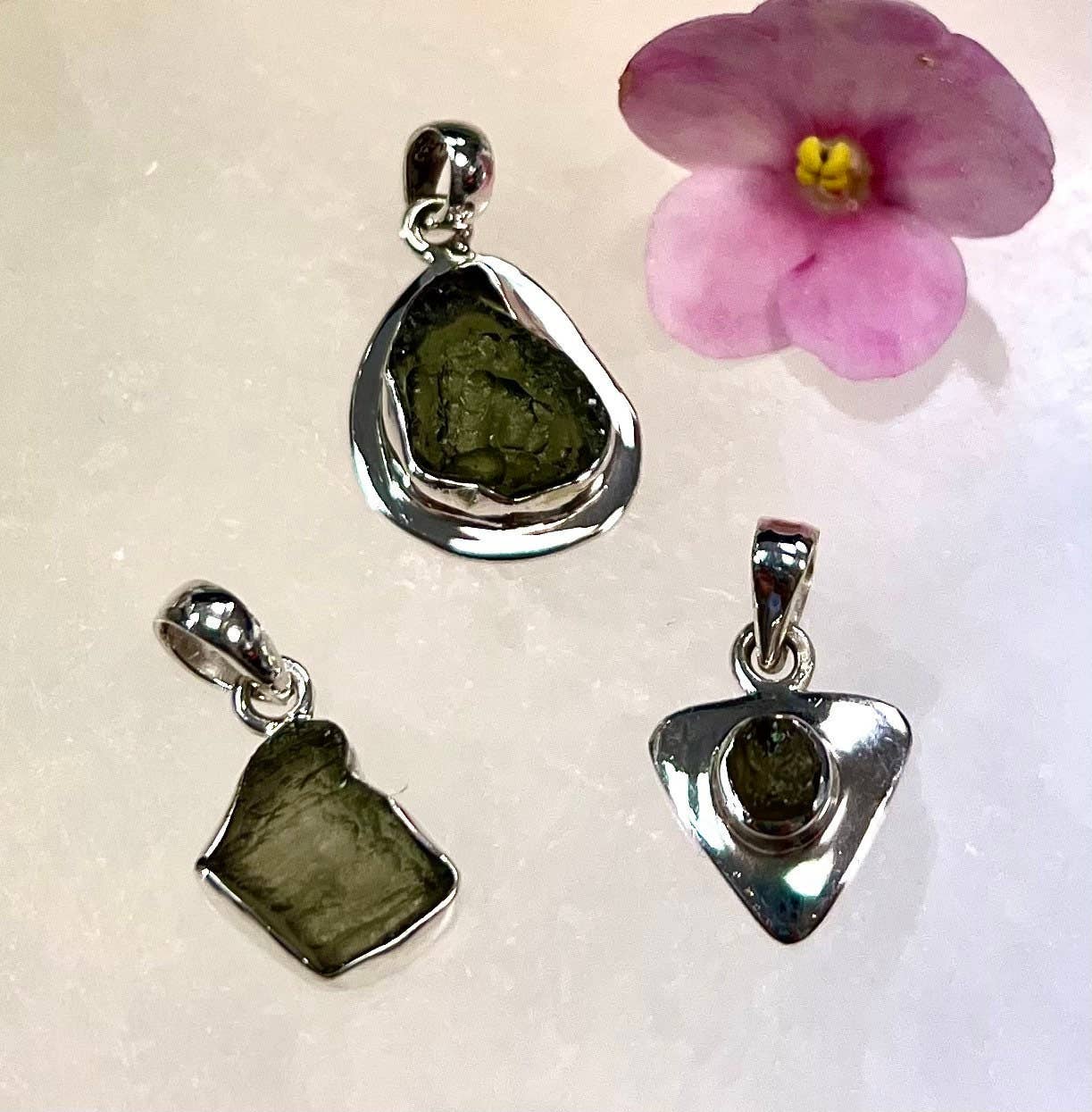 KayleeNYC - Vendita all'ingrosso Ciondolo/pendente - Lotto ingrosso 3 pz ciondoli Moldavite naturale in argento sterling 9251