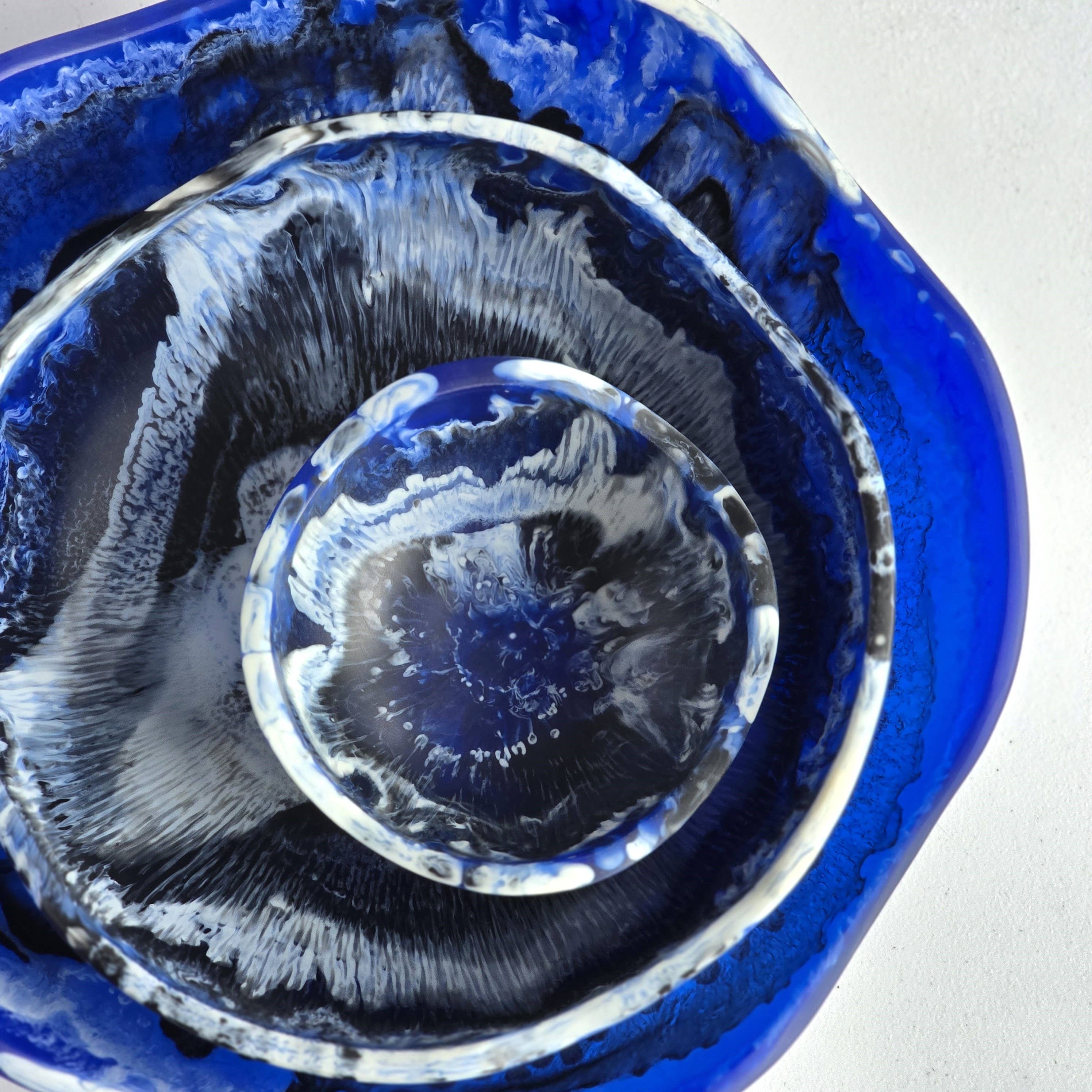 Gibb & Daan - Wholesale Serve Bowl - Large wavy 3 bowls Set - Matte Finish Hand Poured Resin1