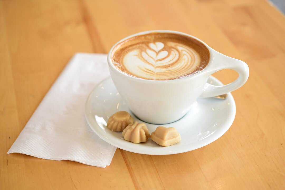 Maple Valley Cooperative - Wholesale Maple Syrup - Maple Syrup Organic Dark & Robust 8 oz. Flat Glass7