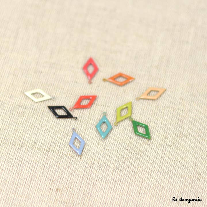 Bead "Enamelled Diamond Trellis" 18 x 9 mm and other Purchase Wholesale guanti lattice online. Free Returns & Net 60 Terms on Faire trending on Faire.