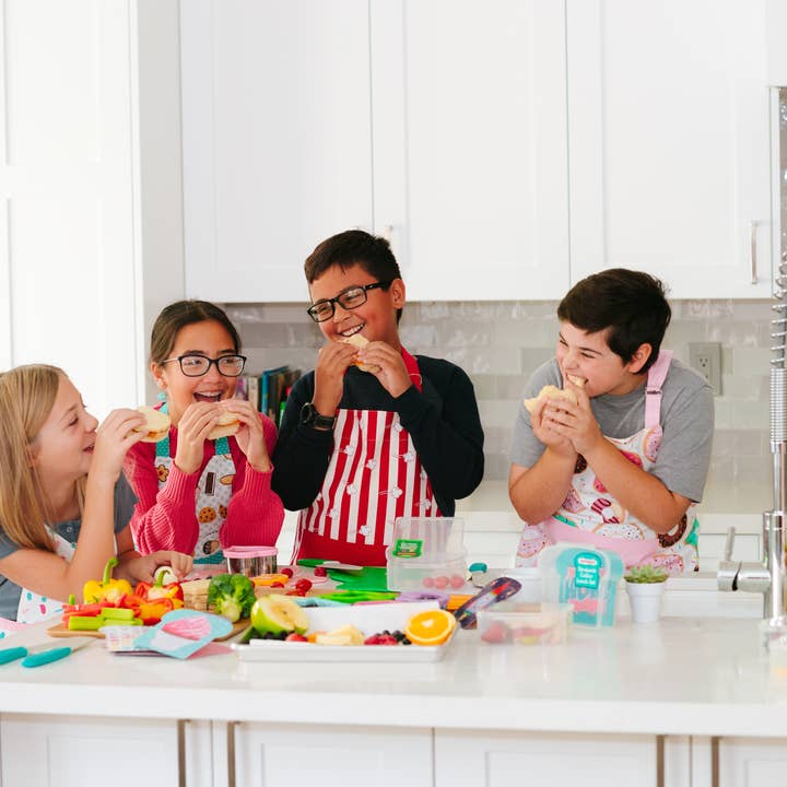 Handstand Kitchen – wholesale Kitchen tool/gadget – Sandwich Cutter Lunch Set PDQ – Dino, Heart, Unicorn, Rocket9