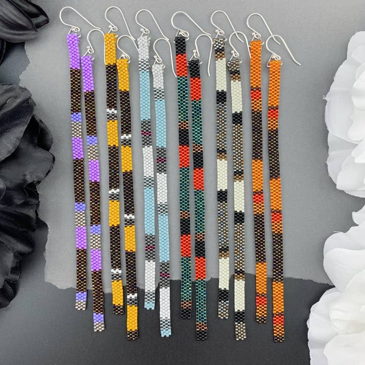 Boucles d'oreilles longues et fines en perles tissées Peyote - Groupe 3 pour la vente par LITVA'S Jewelry