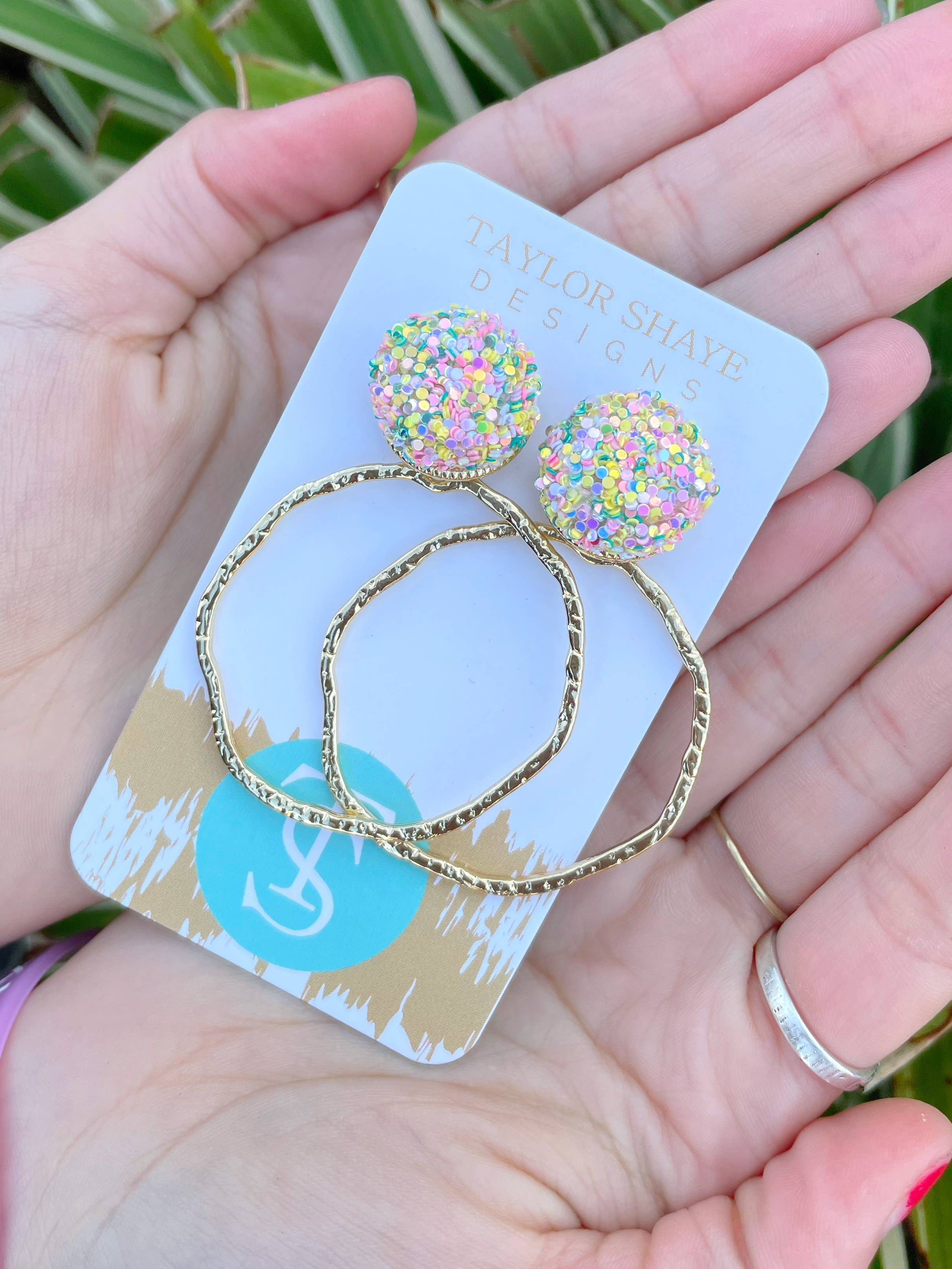 Taylor Shaye Designs - Venta al por mayor Pendientes colgantes - Aros superiores con purpurina19