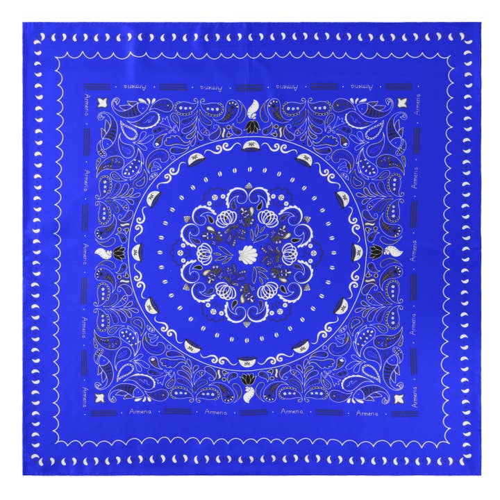 Bandana en soie bleue avec motif breton pour la vente par ARMERIA BIJOUX