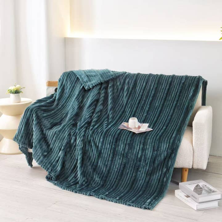 FLUFFERY - Wholesale Throw Blanket - Plush Flunnel Throw – Ultra Soft Ribbed Blanket Texture5