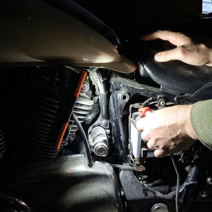 Flipo Group, Ltd. – wholesale Retailer display – Home & Living – Vulcan 300-Lumen Dual Zoom Work Light, 12 pc. display10