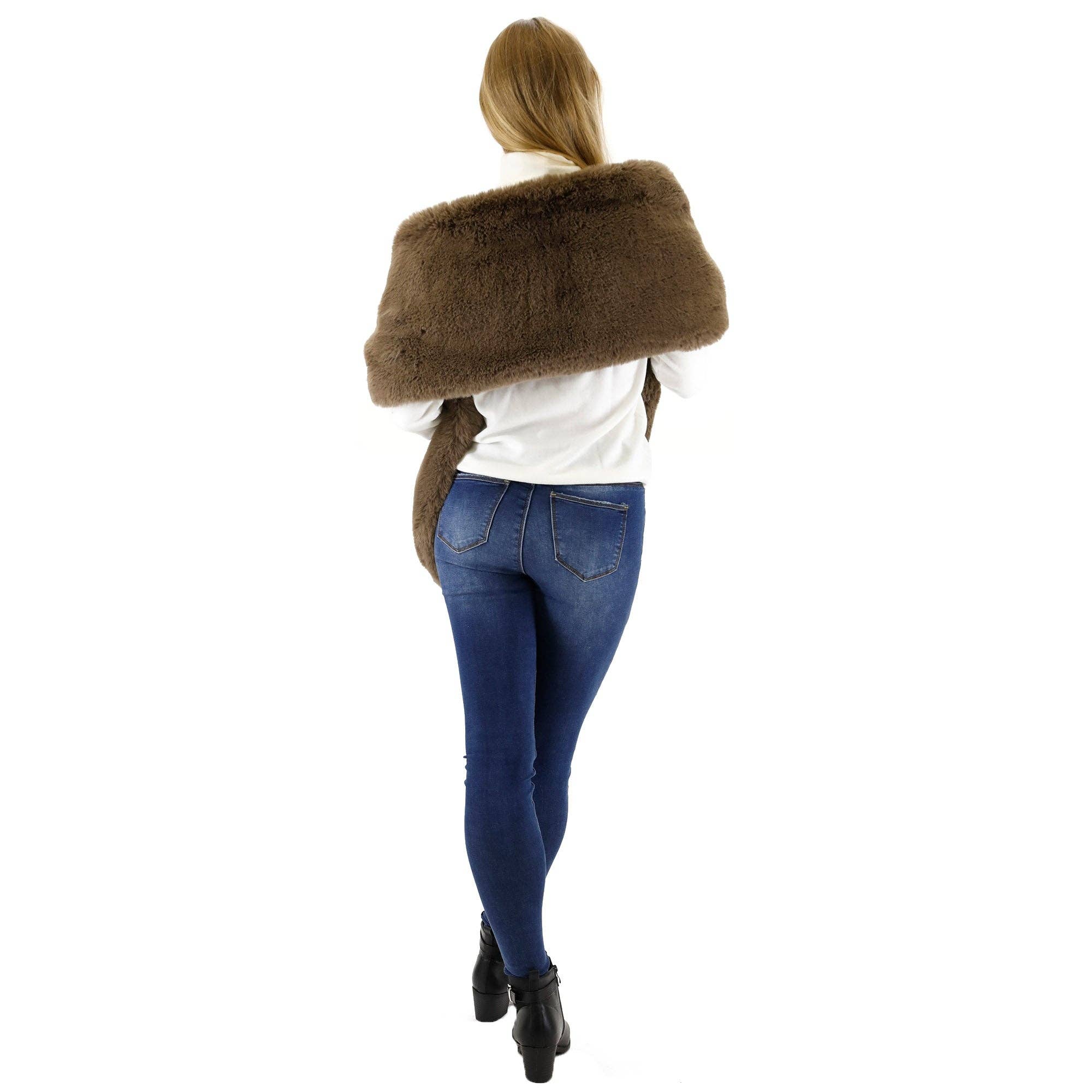 TAPA fashion - Venta al por mayor Abrigos de piel/piel sintética - Mujer - Chal ancho de piel de visón P3735 (3 piezas)19