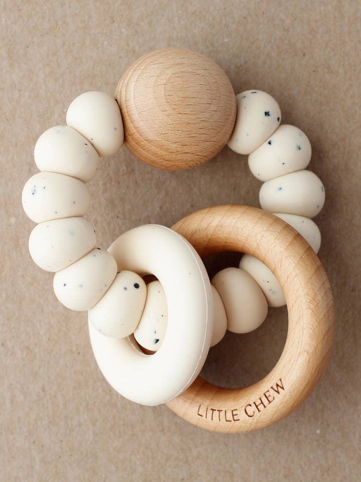 Bijtring - Sky | Speckled Cream voor wholesale door Little Chew