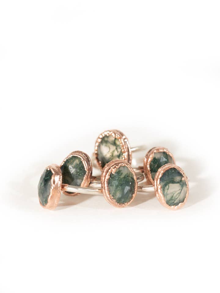 Fonkelende Mosagaat Stapelringen voor wholesale door Silver Coast Designs