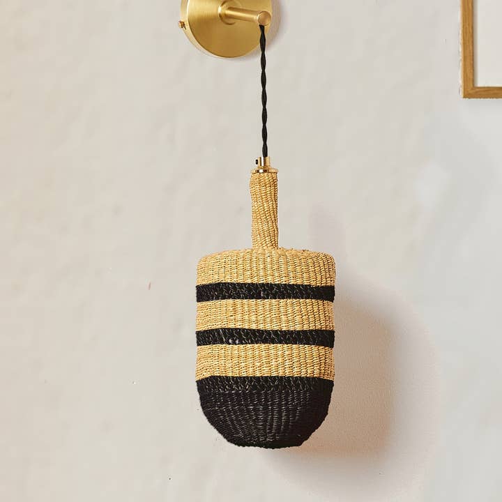 Applique Murale Lanterne | Éclairage en Paille Tressée à la Main et Laiton pour la vente par GOLDEN EDITIONS