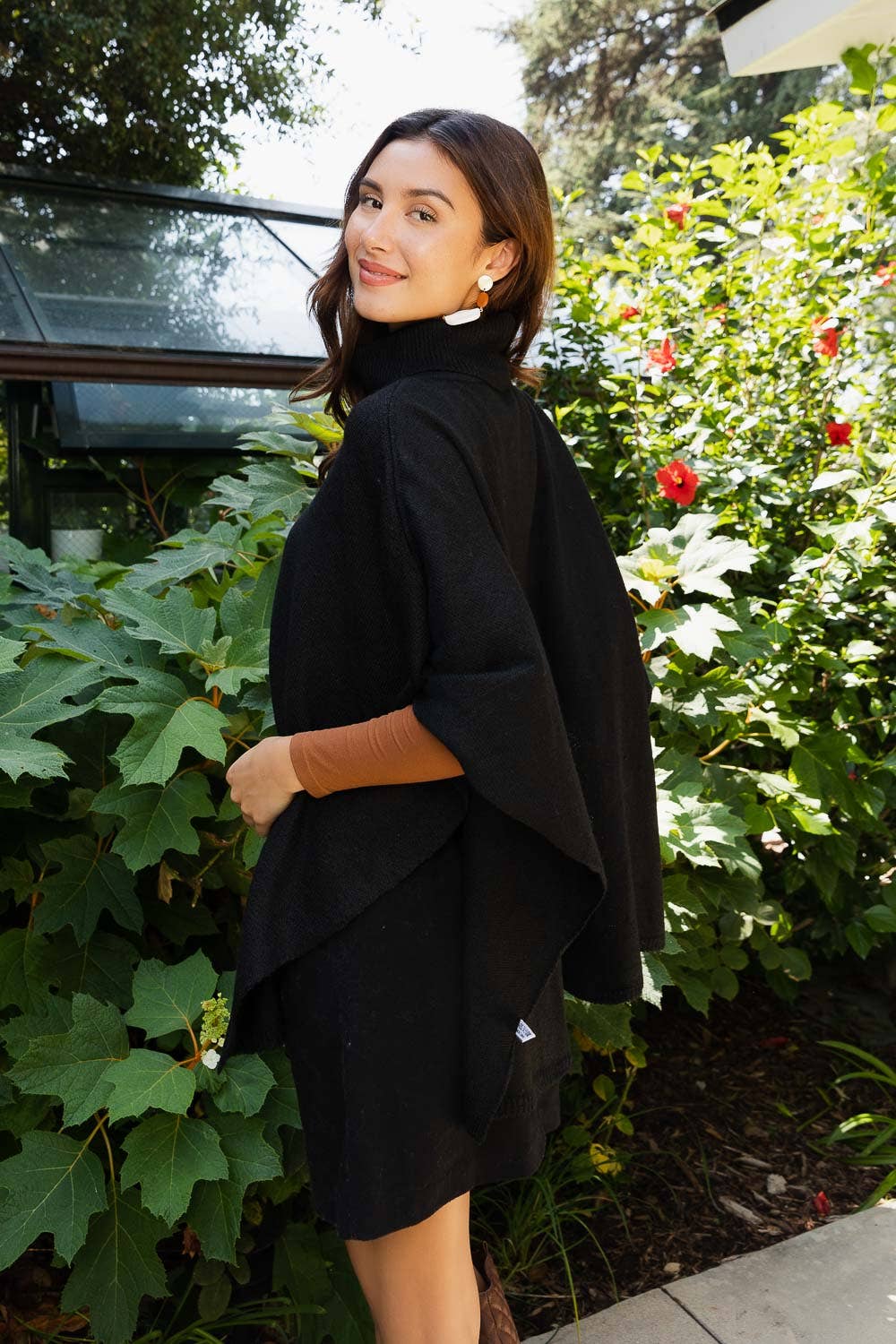 Leto Accessories – Poncho - Mulher por atacado – Favorito Outono 2025 - Poncho de Gola Alta Ecológico 🐢11