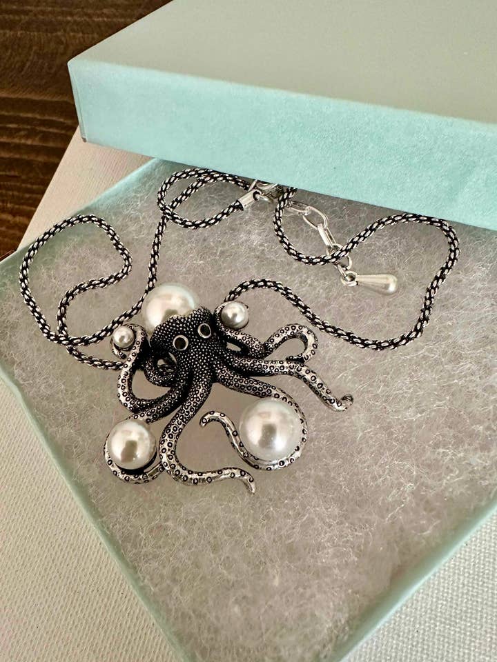 Collana con Polpo Gioielli per la vendita all'ingrosso da parte di Carol Young Silver