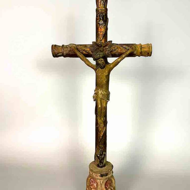 Antikes französisch-vietnamesisches katholisches Kruzifix für den Großhandel von The Niger Bend