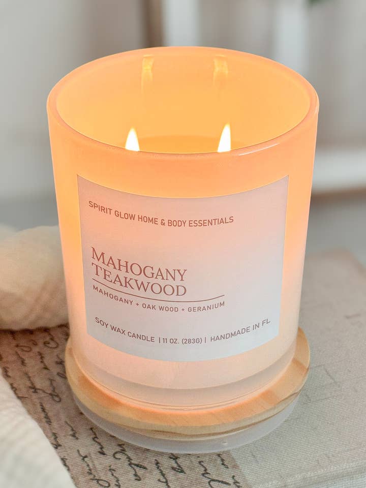 Mogano Teakwood - Candela di Soia in Vetro Bianco Iridescente da 11oz. per la vendita all'ingrosso da parte di Spirit Glow Home & Body Essentials