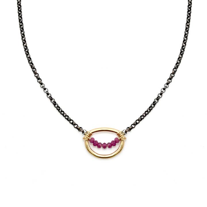 Ruby Link Halsband för wholesale av J + I Jewelry