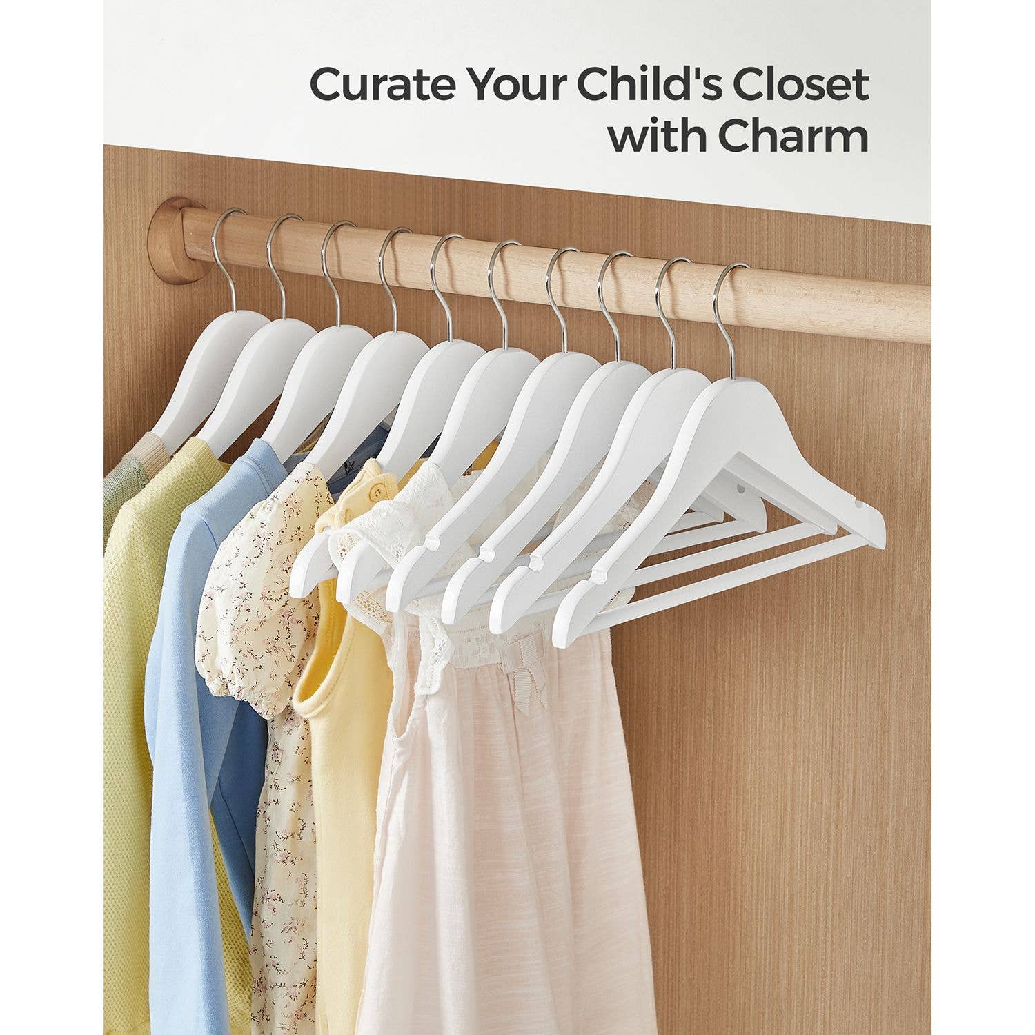 Greenwestons – wholesale Galgar – Greenwestons 20-pack barnklädhängare i trä med byxhängare och vridbar krok5