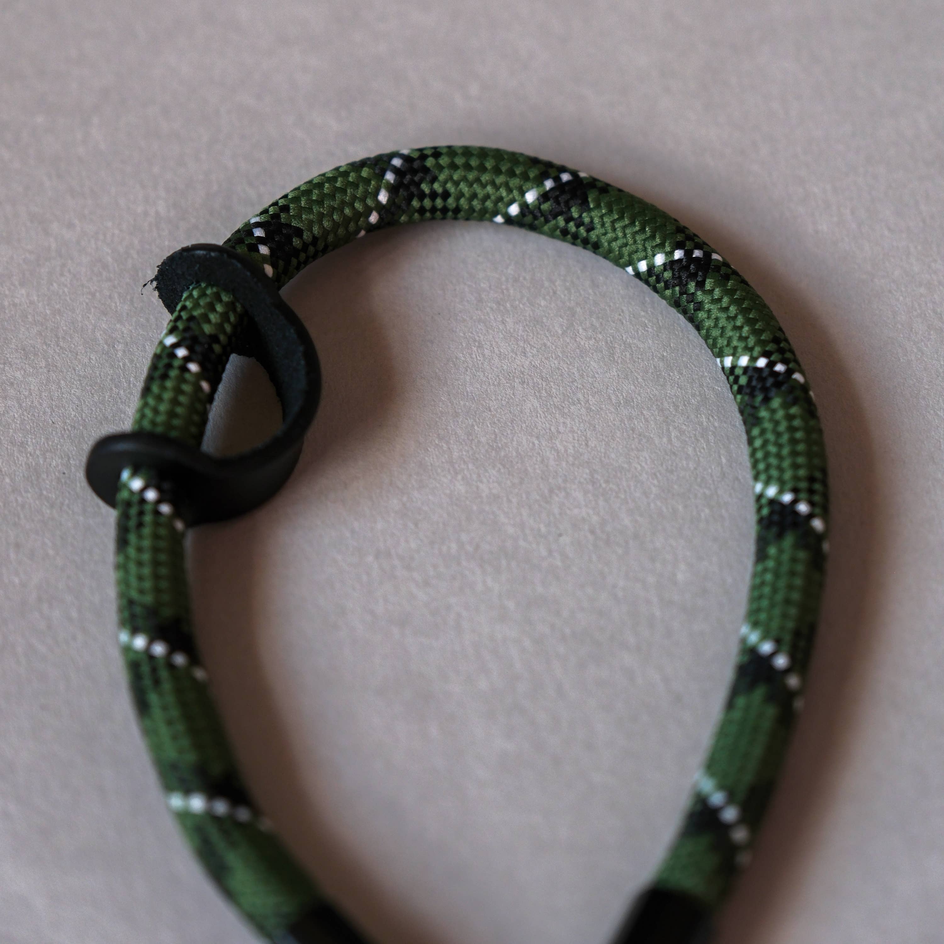 Talk and Tell – wholesale Phonecase strap – Green Black Rope Wrist Phone Strap2