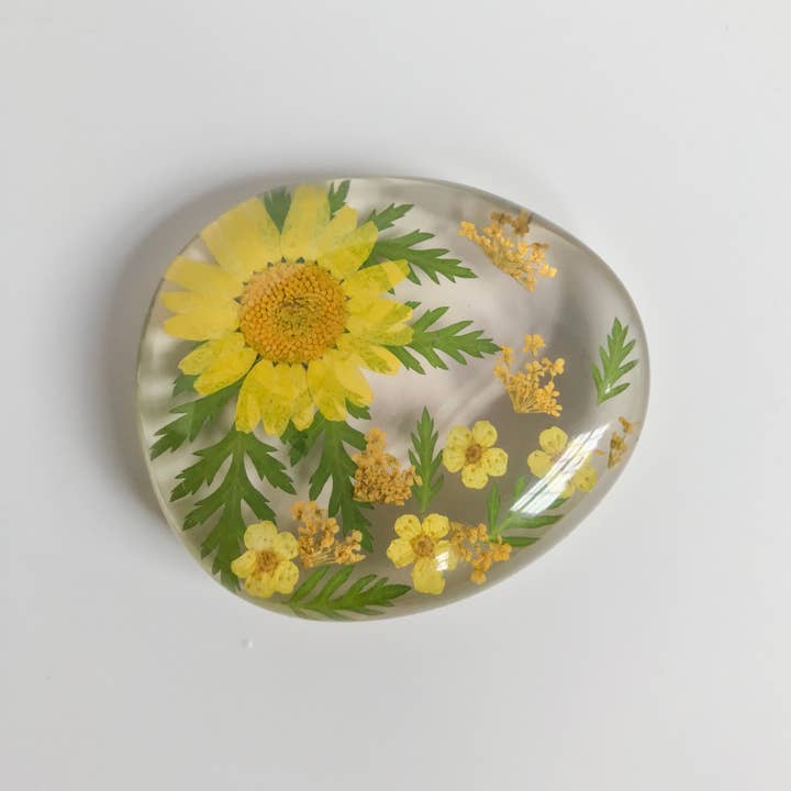 Belart Fair Trade - Wholesale Paper Weight - Botanical Birthday Flower Paperweight